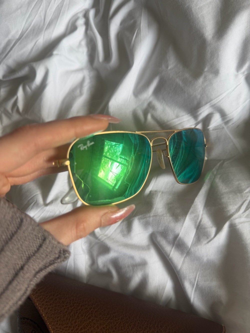 Authentic Ray-Ban Men’s Gold Frame Green Mirrored Sunglasses with Brown Case